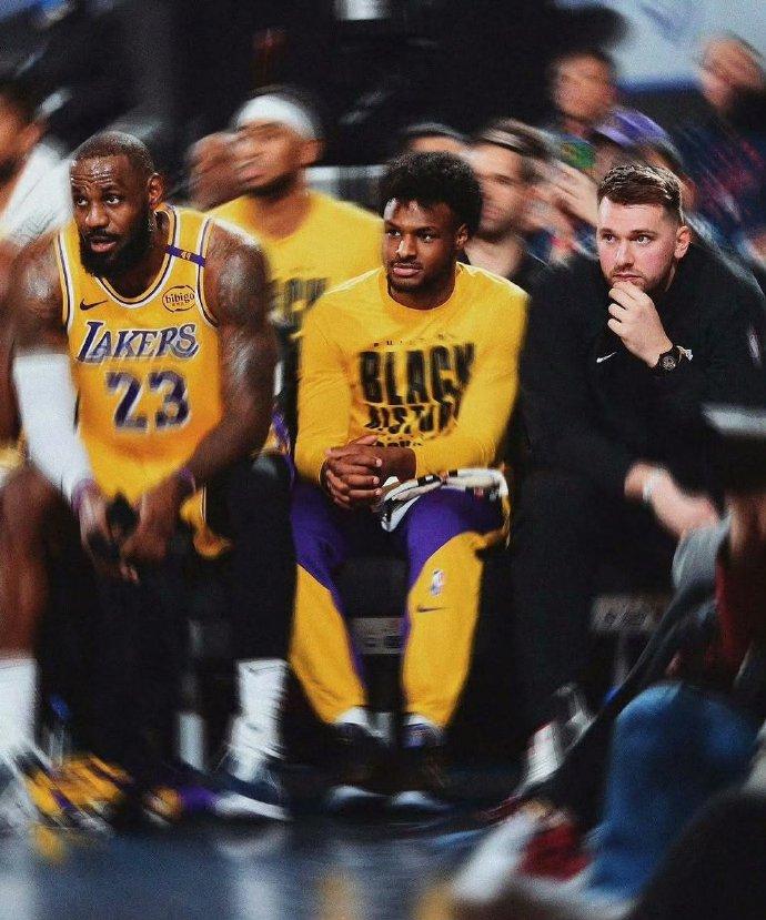 马克威廉姆斯，黄蜂前年的15号秀，身材堪比戈贝尔签入湖人