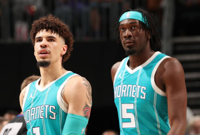 NBA常规赛 黄蜂 vs 开拓者全场高清中文录像直播 (2025 年 02 月 23 日)